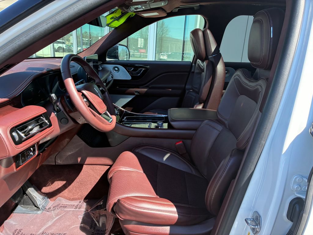 Used 2023 Lincoln Aviator Black Label w/ Dynamic Handling Package image 10