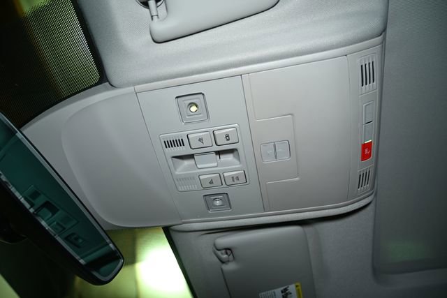 Used 2024 Volkswagen Taos SE image 43