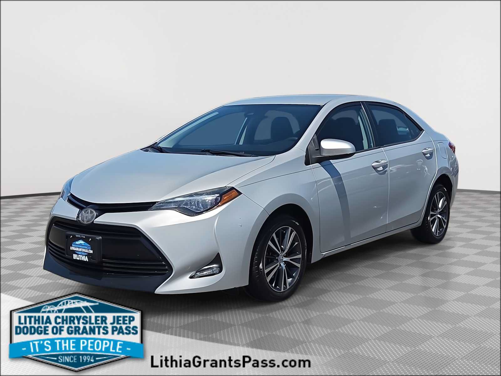 Used 2018 Toyota Corolla LE w/ LE Premium Package FWD video 1