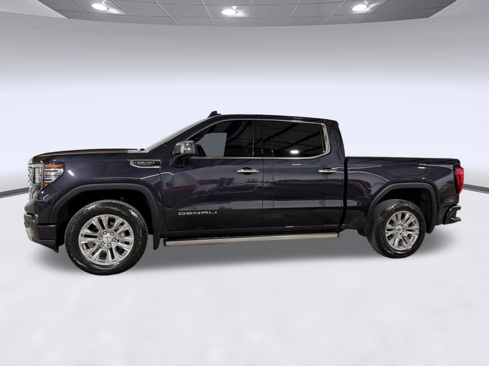 Used 2023 GMC Sierra 1500 Denali w/ Technology Package AWD/4WD image 2