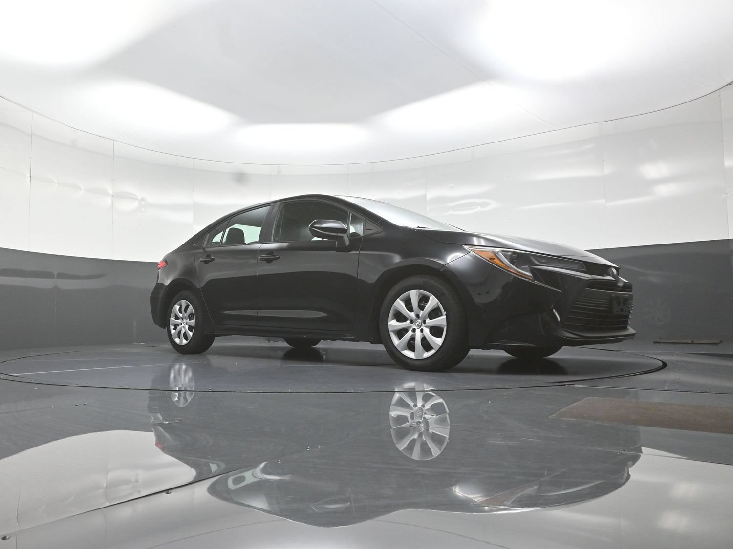 Used 2023 Toyota Corolla LE FWD image 9
