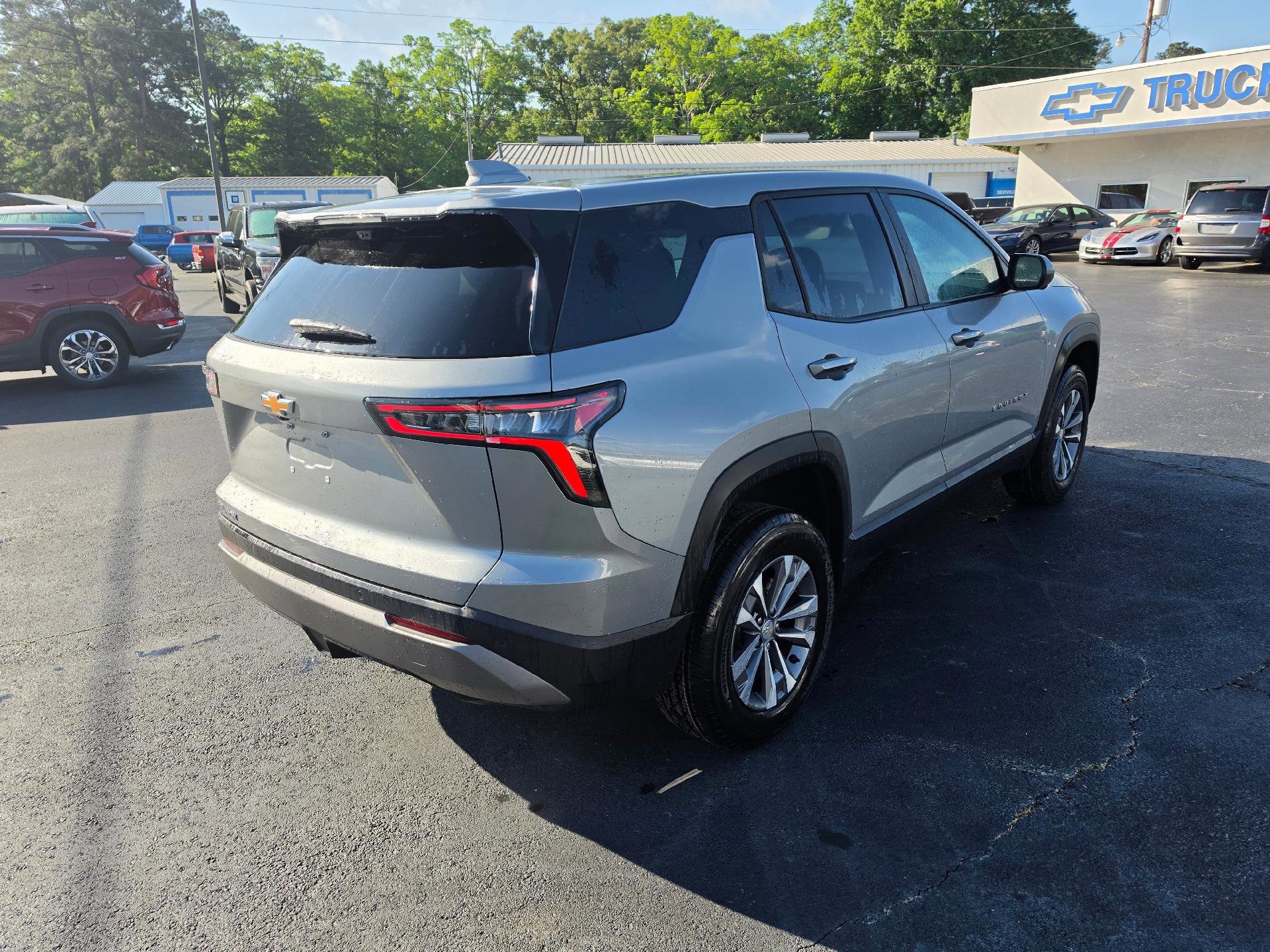 New 2026 Chevrolet Equinox LT w/ Convenience Package II FWD image 4