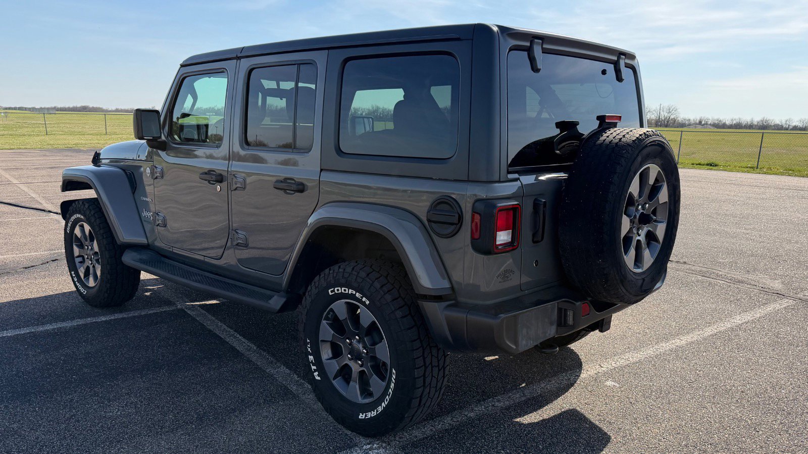 Used 2018 Jeep Wrangler Unlimited Sahara image 9