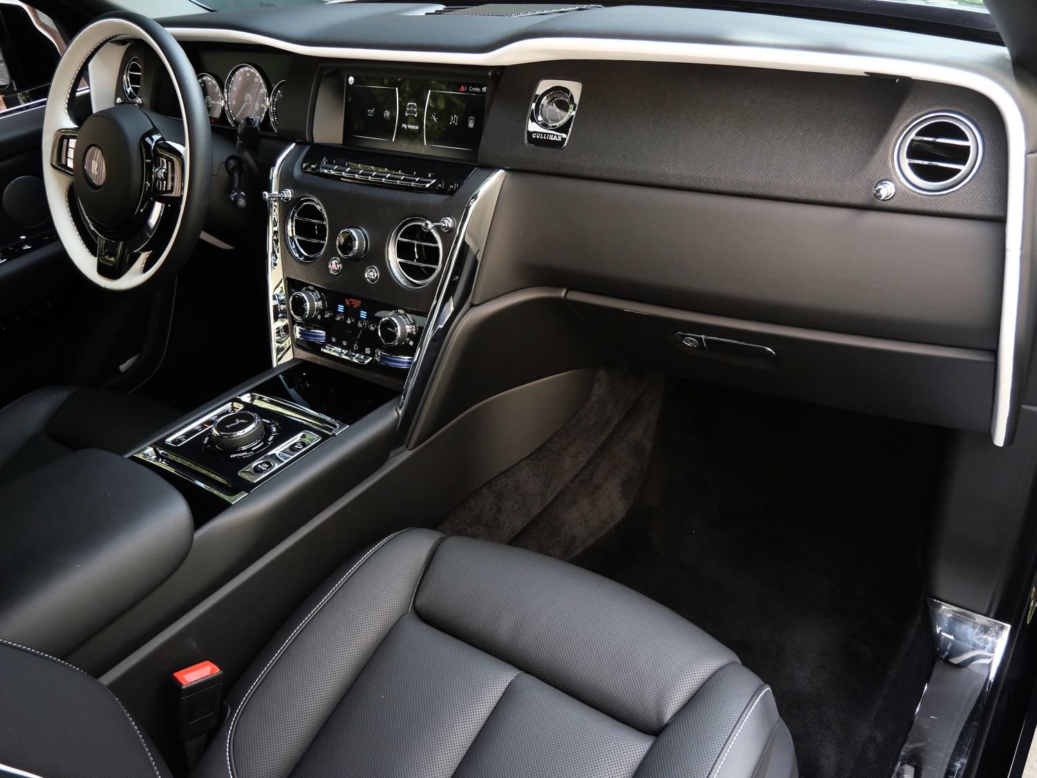 Used 2023 Rolls-Royce Cullinan AWD/4WD image 18