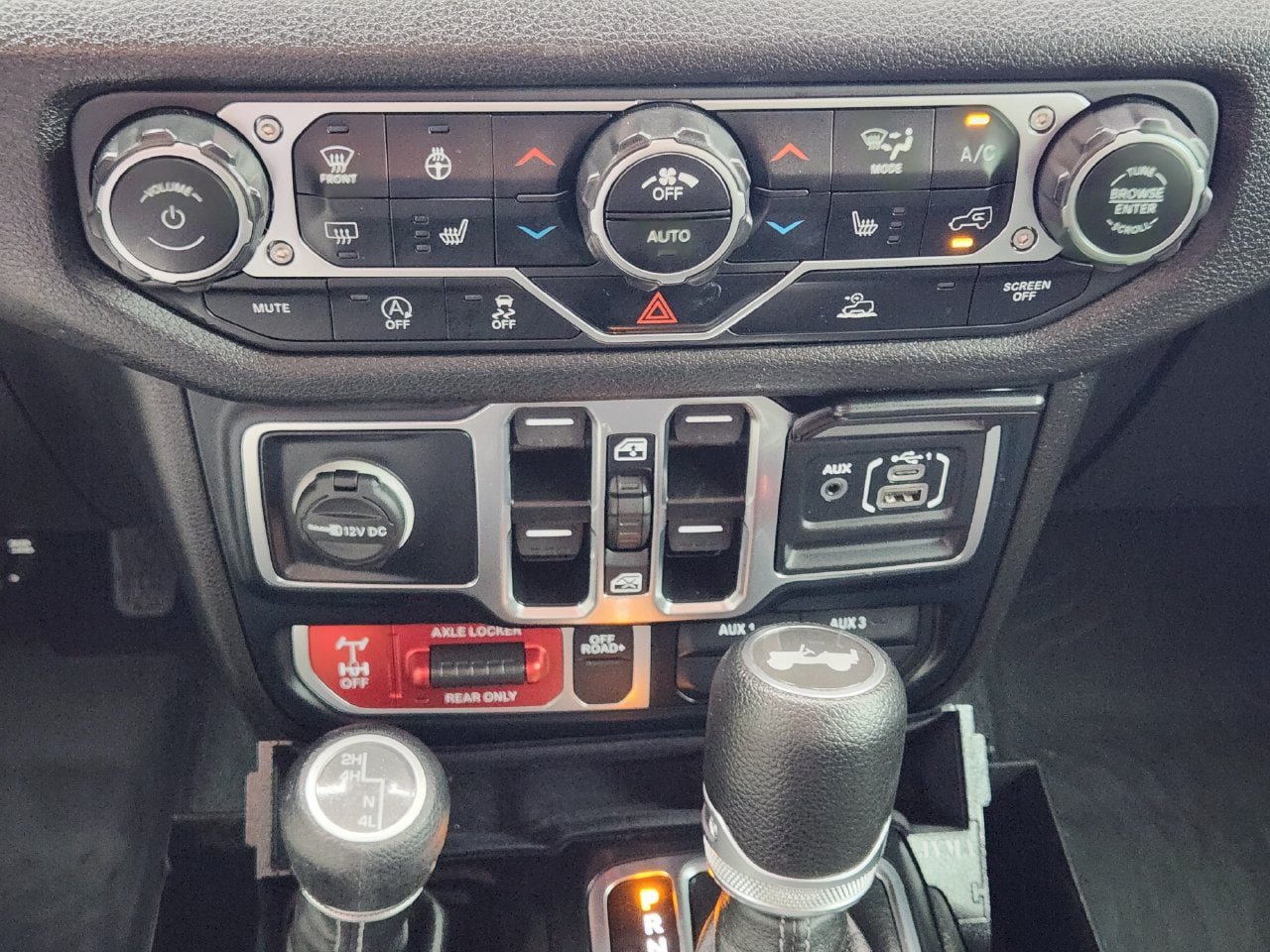 Used 2024 Jeep Wrangler Unlimited Sport AWD/4WD image 19