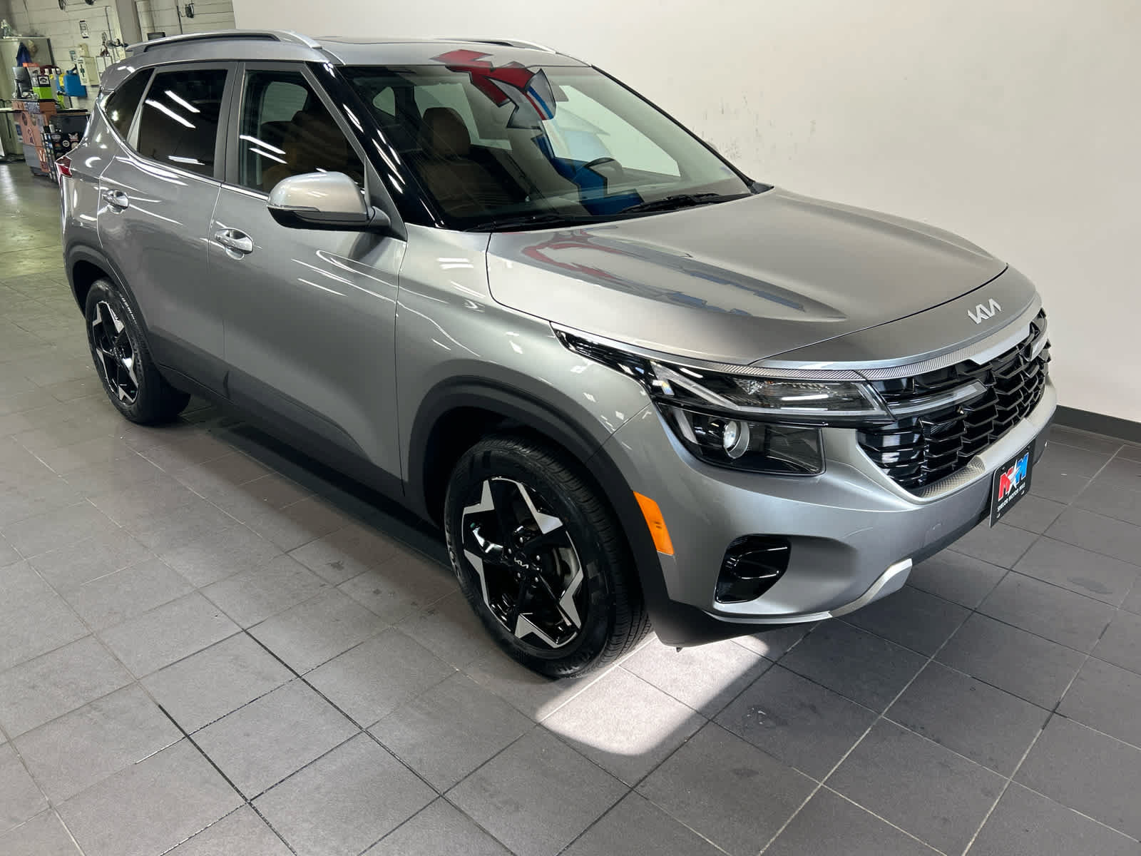 Used 2024 Kia Seltos EX AWD/4WD image 2