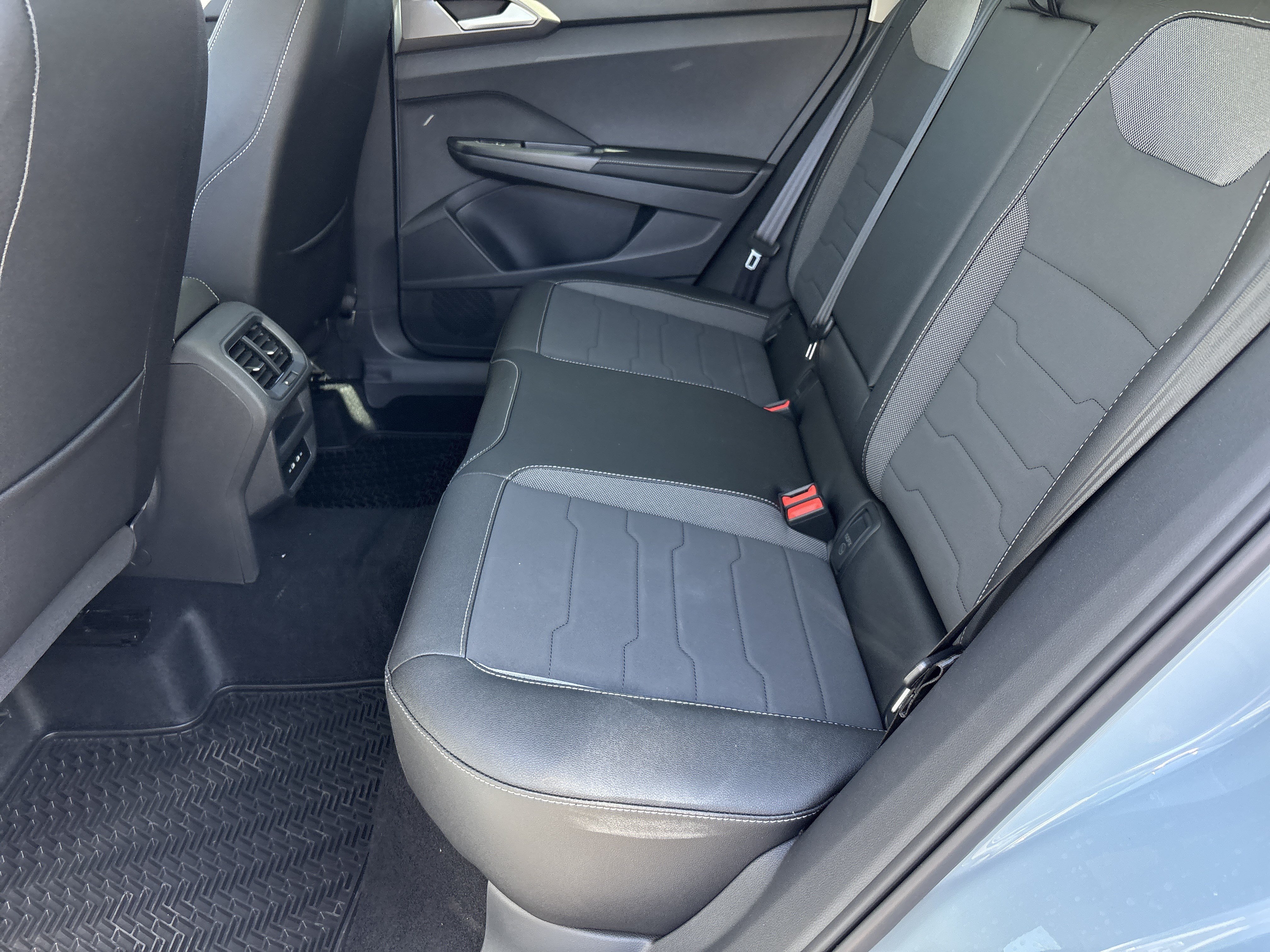 New 2026 Volkswagen Taos SE FWD image 14