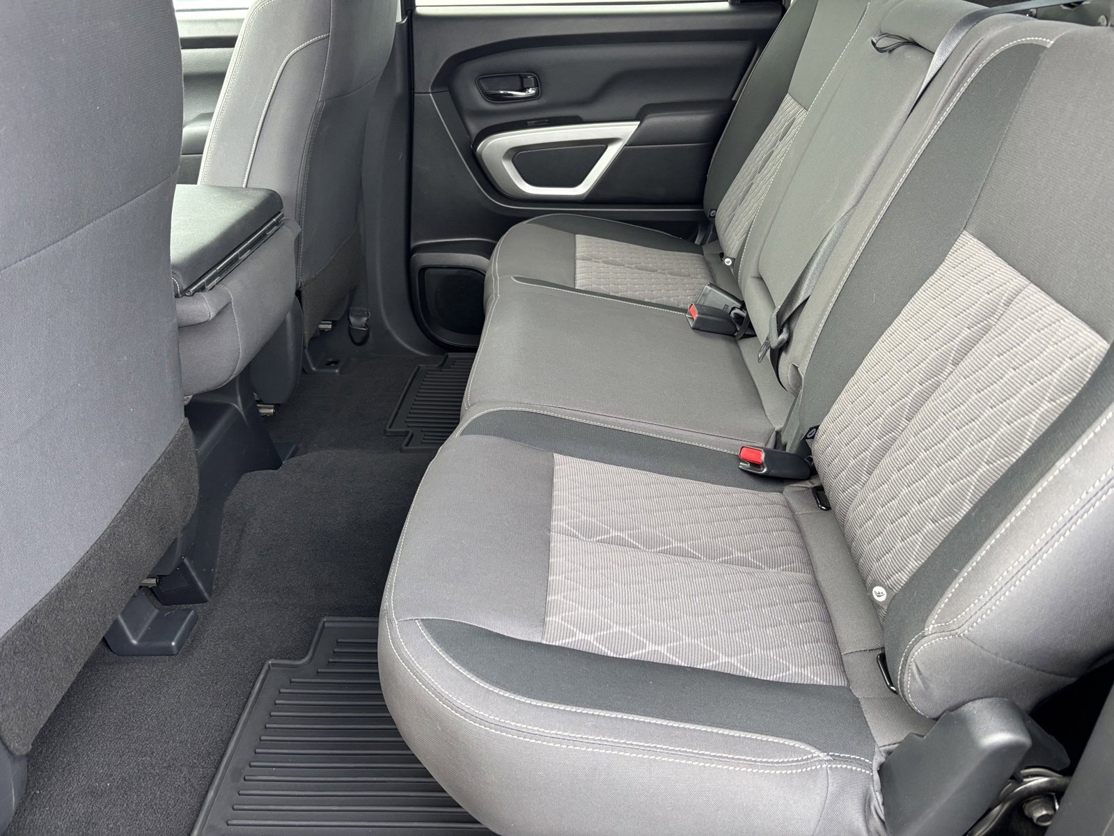 Used 2024 Nissan Titan SV image 21