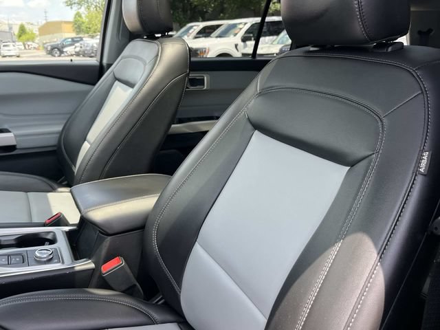 Used 2023 Ford Explorer XLT w/ Equipment Group 202A AWD/4WD image 34