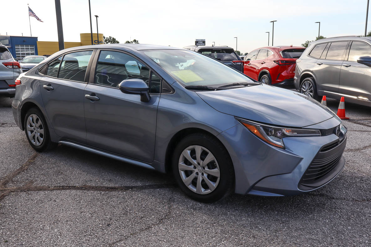 Used 2024 Toyota Corolla LE FWD image 3