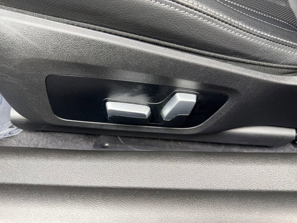 Used 2023 BMW 230i Coupe image 30