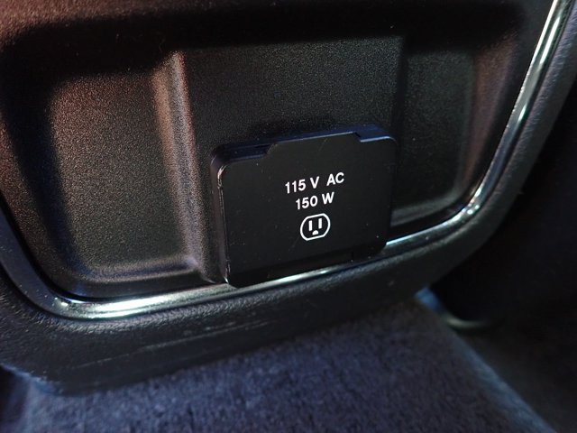 Used 2018 Jeep Grand Cherokee Altitude AWD/4WD image 11