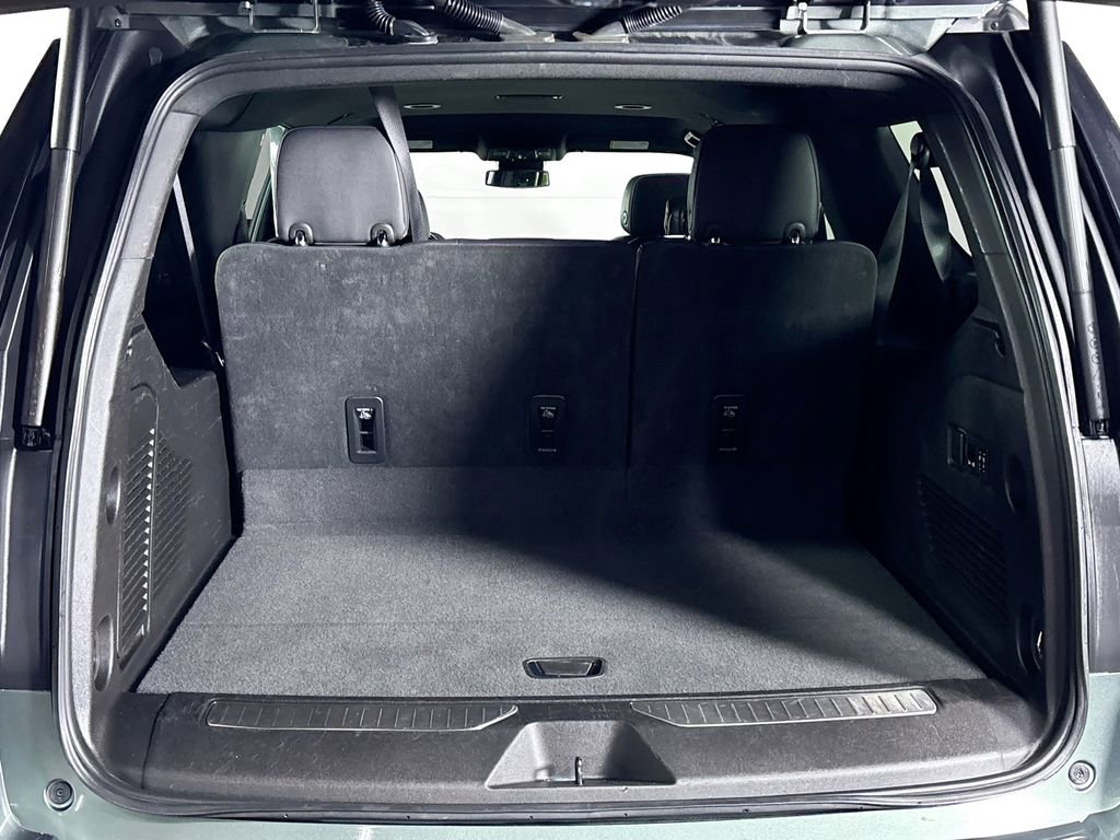 Used 2023 Chevrolet Suburban Premier image 20