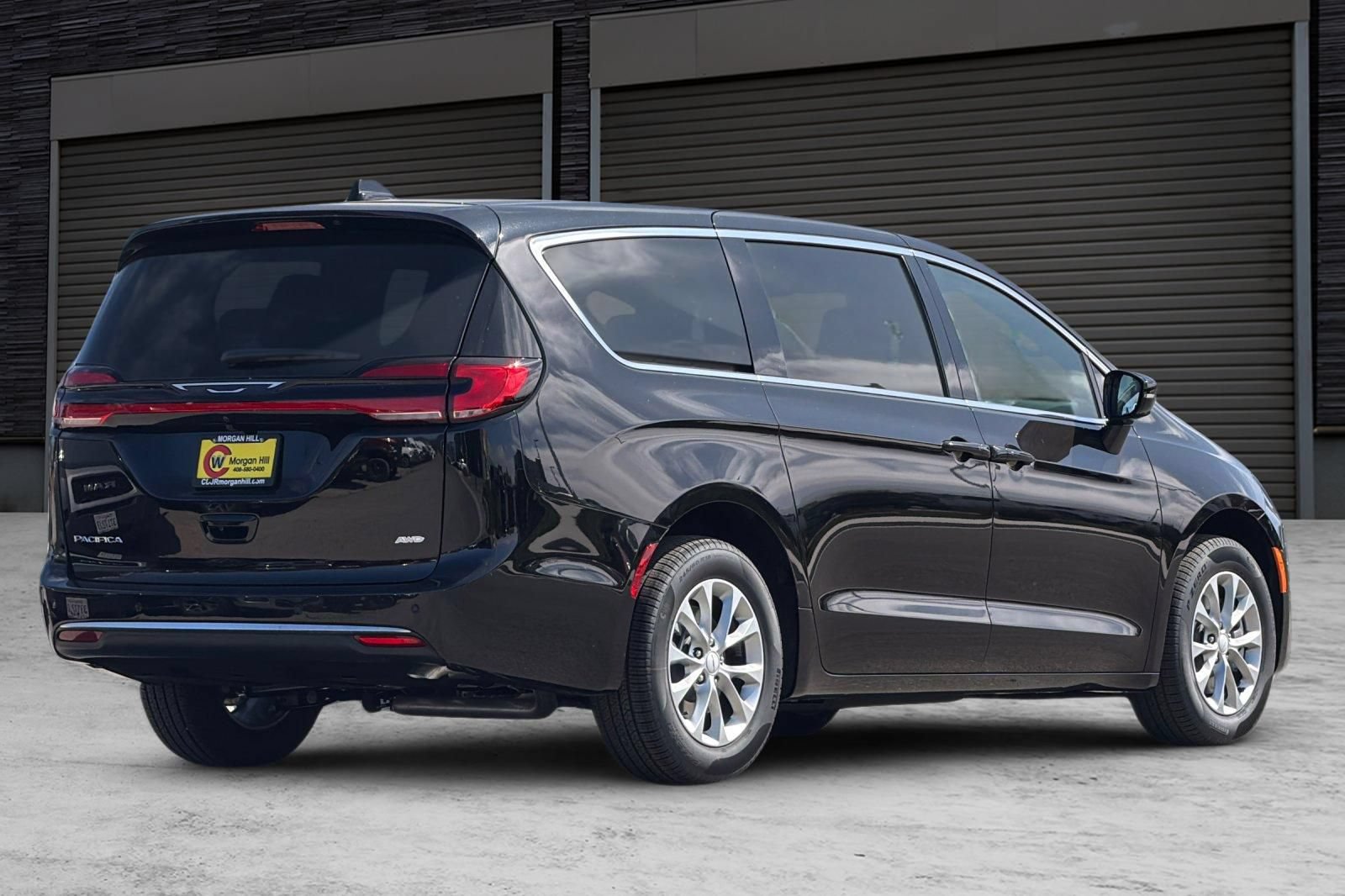 New 2027 Chrysler Pacifica Select w/ Family Tech Group AWD/4WD image 4