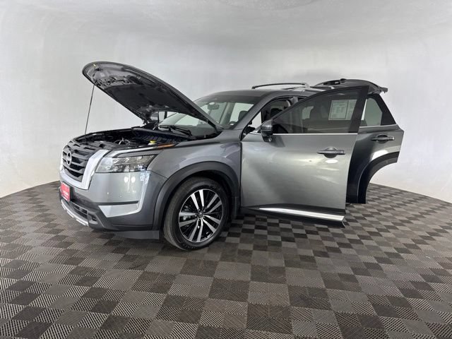Certified 2025 Nissan Pathfinder Platinum AWD/4WD image 10