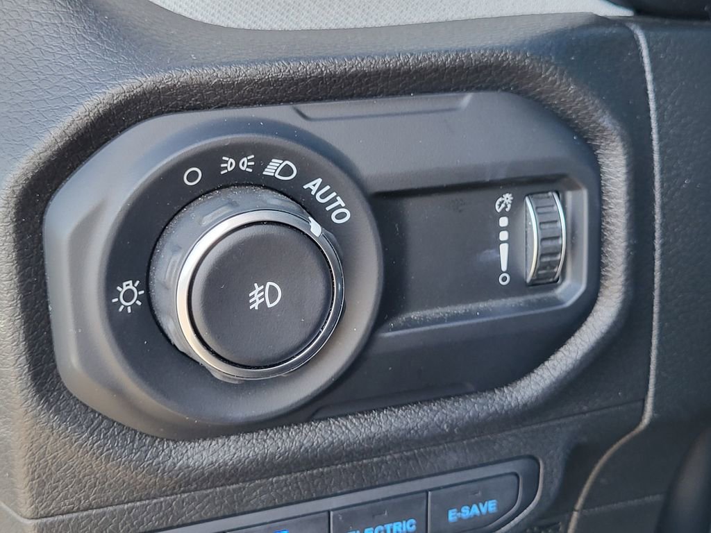 Used 2024 Jeep Wrangler Unlimited image 22