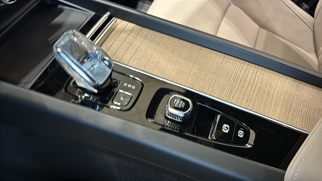New 2027 Volvo XC60 B5 Plus AWD/4WD image 21