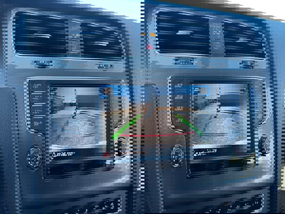 Used 2016 Volkswagen e-Golf SE w/ DC Fast Charging Package image 13