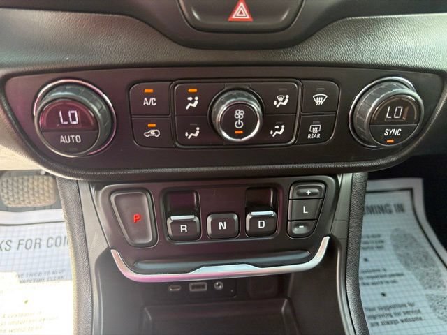 Used 2020 GMC Terrain Denali w/ Denali Premium Package AWD/4WD image 19