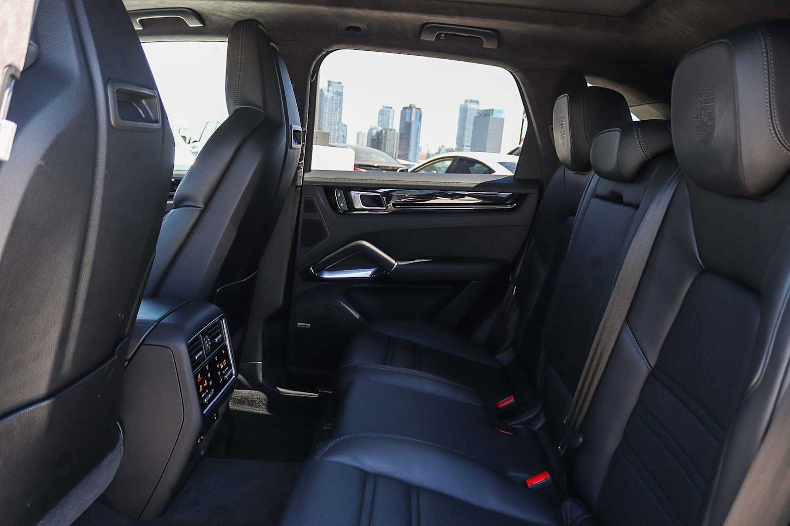Used 2023 Porsche Cayenne Turbo AWD/4WD image 18