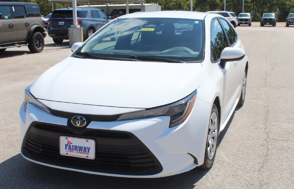 Used 2025 Toyota Corolla LE FWD image 7