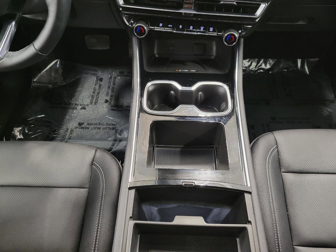 Used 2025 Chevrolet Traverse LT w/ LPO, Floor Liner Package image 18