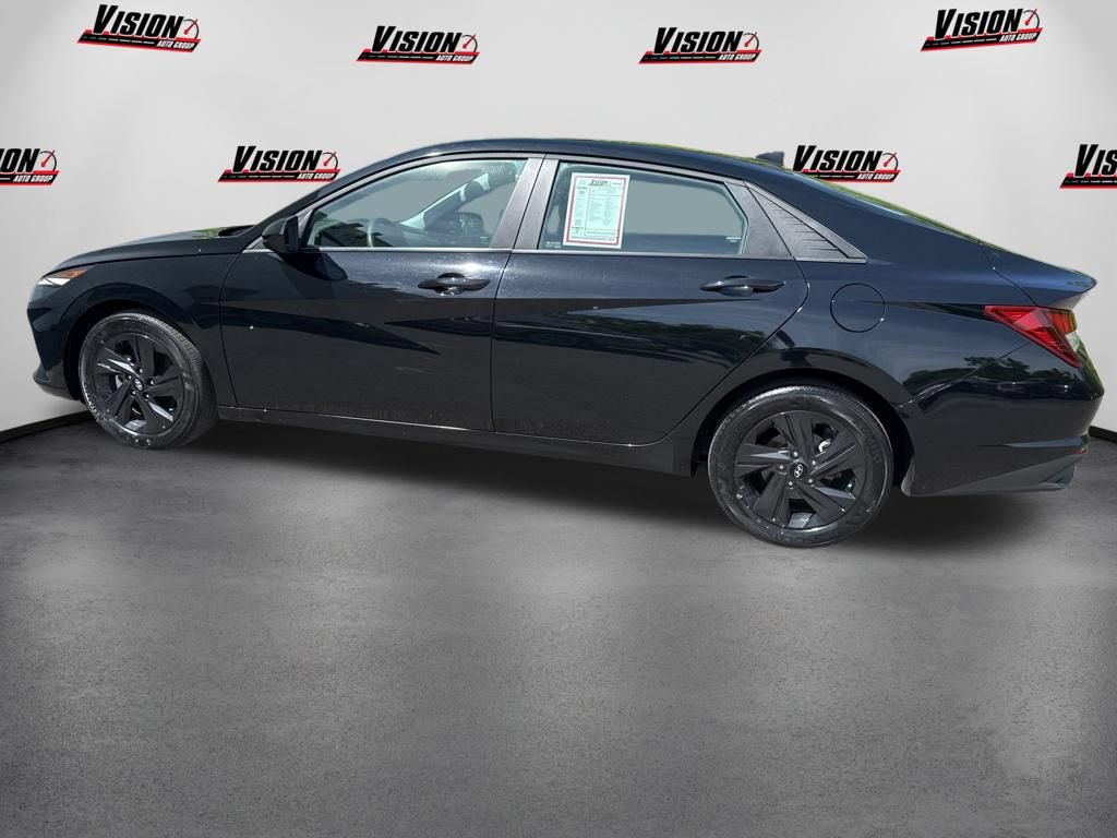 Used 2023 Hyundai Elantra SEL w/ Preferred Accessory Package FWD image 8