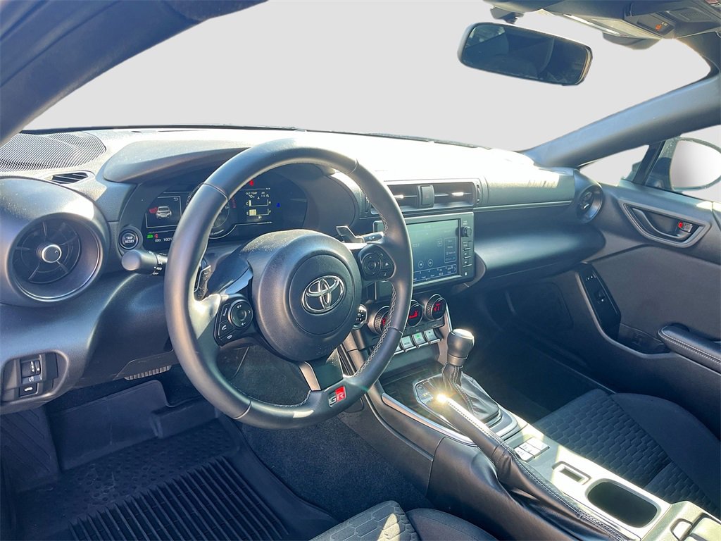 Used 2024 Toyota GR86 Base image 9