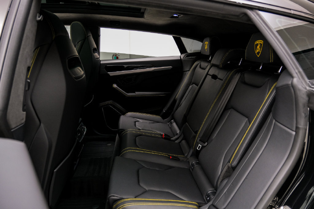Used 2025 Lamborghini Urus SE AWD/4WD image 42