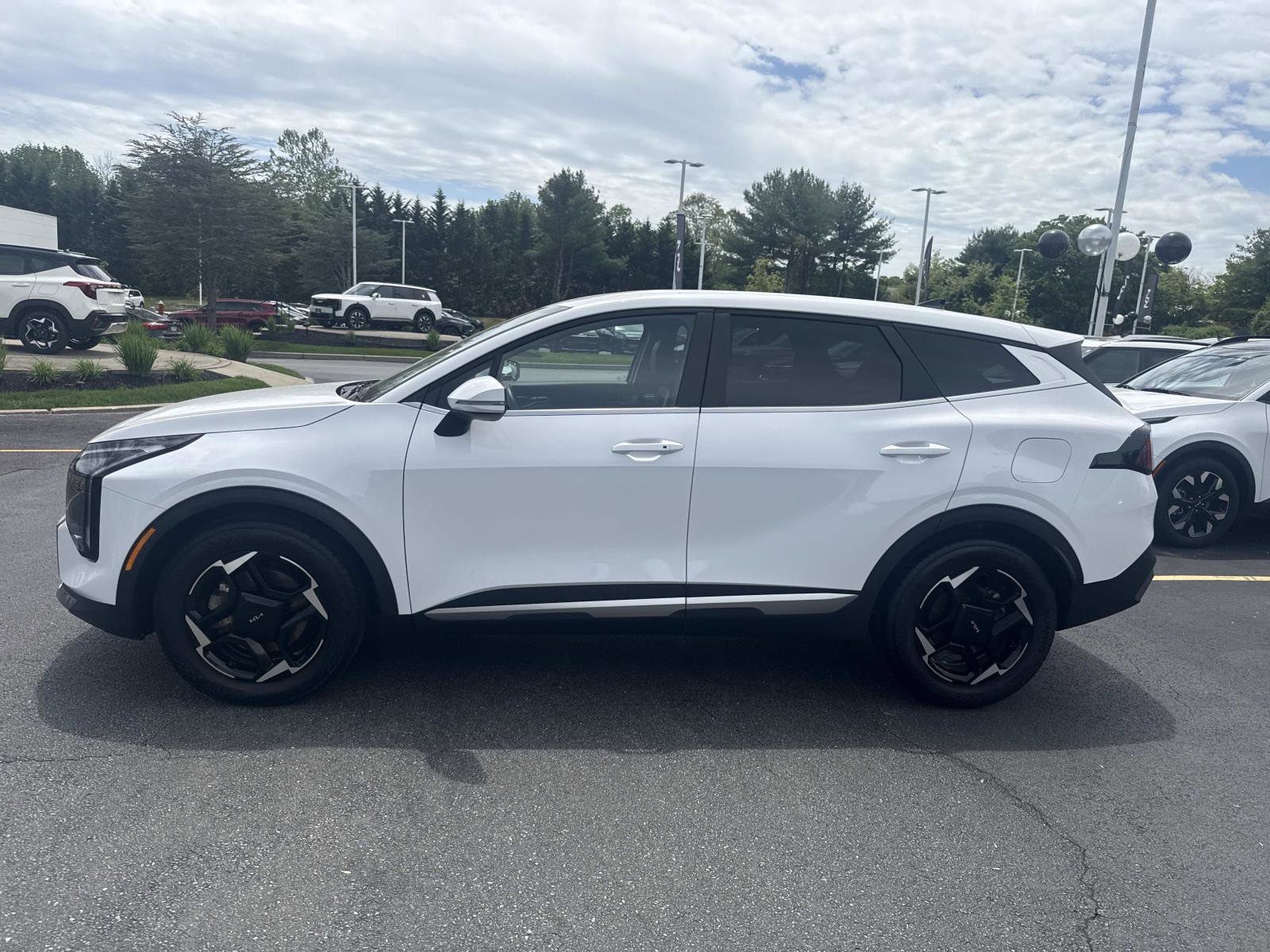 Used 2026 Kia Sportage EX FWD image 2