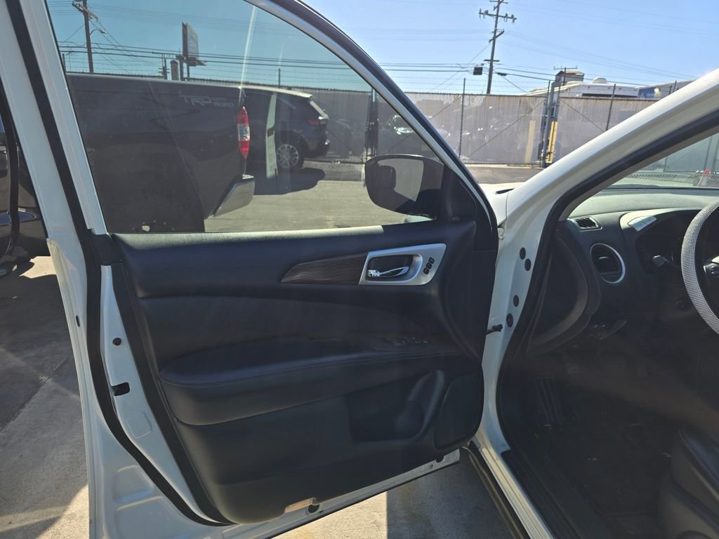 Used 2020 Nissan Pathfinder Platinum image 9