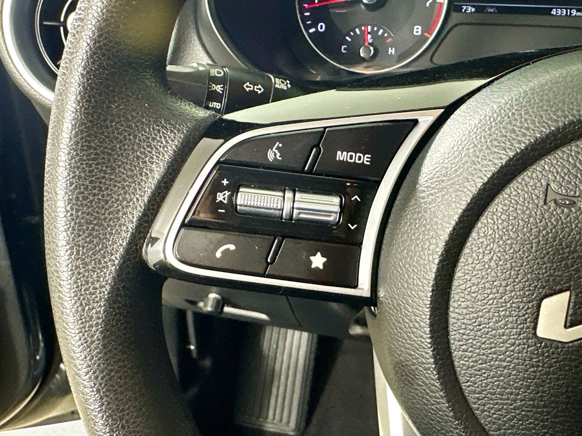 Used 2024 Kia Forte LXS w/ LXS Technology Package FWD image 13