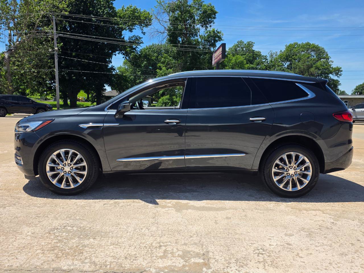 Used 2020 Buick Enclave Essence AWD/4WD image 7