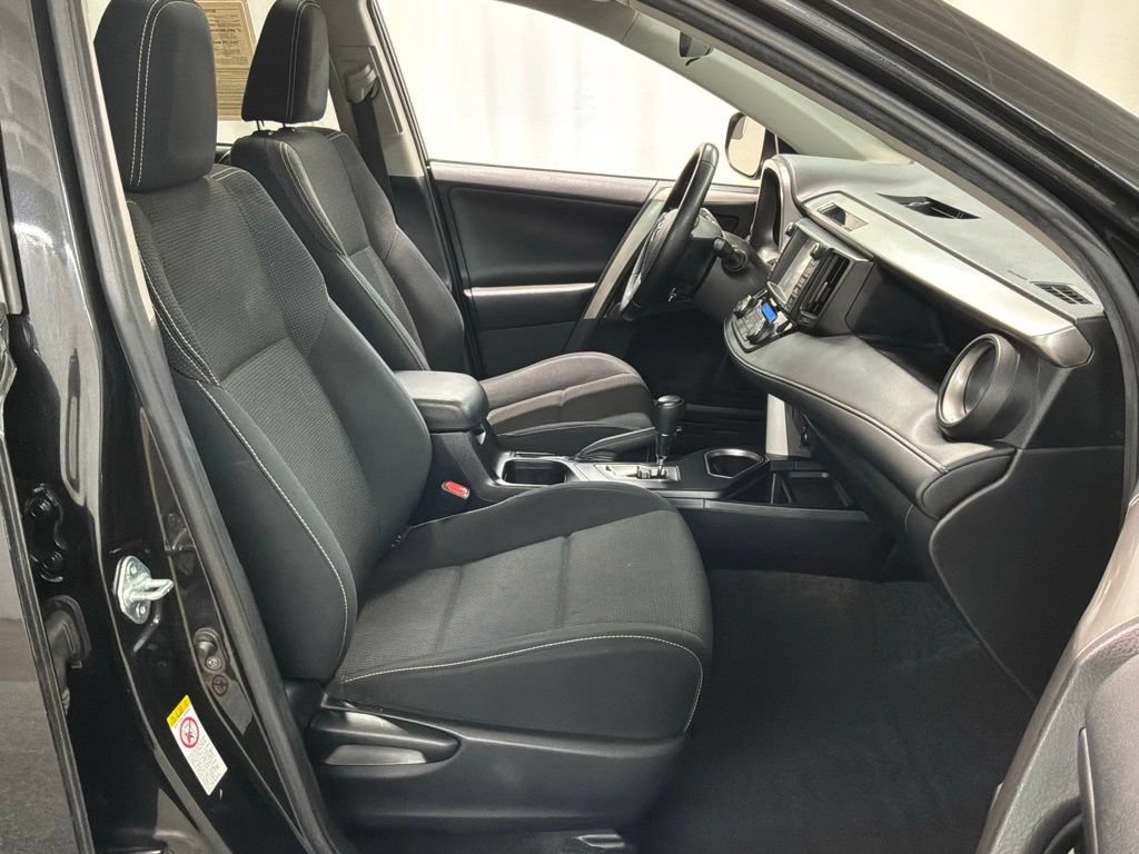 Used 2016 Toyota RAV4 XLE AWD/4WD image 28