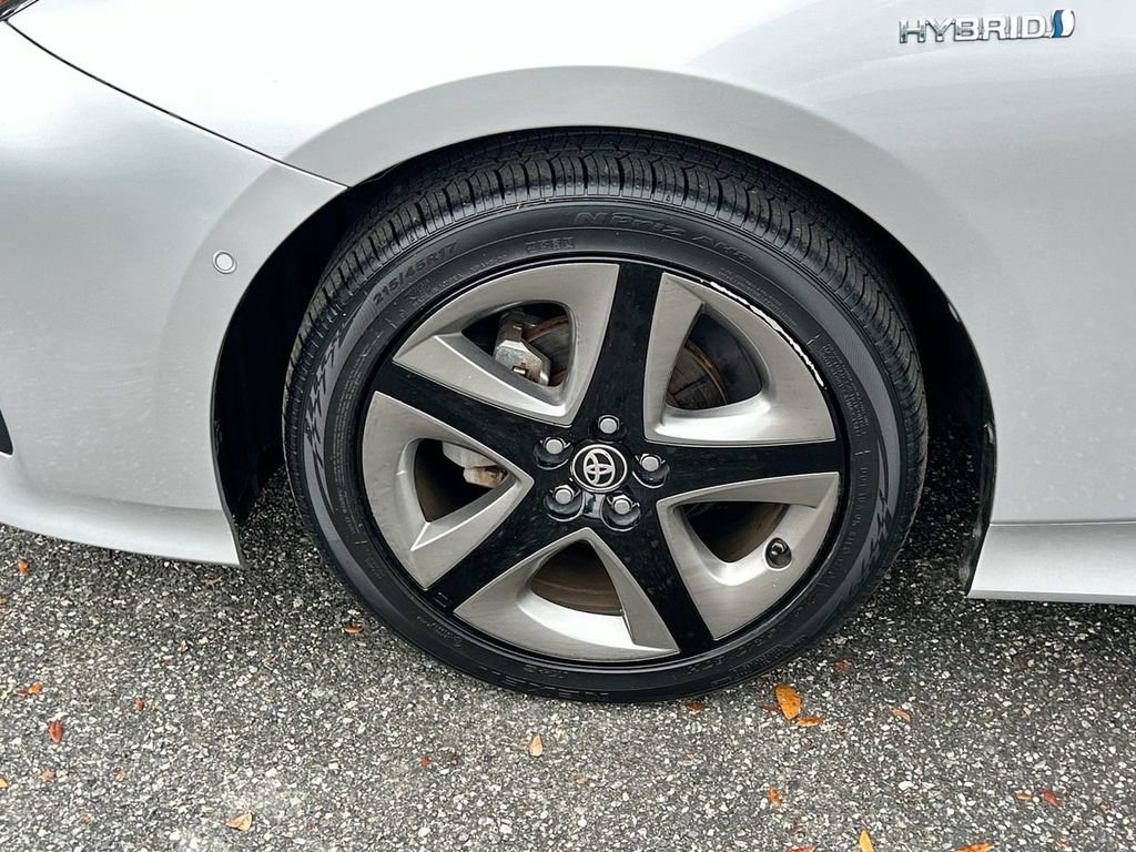 Used 2020 Toyota Prius XLE image 37