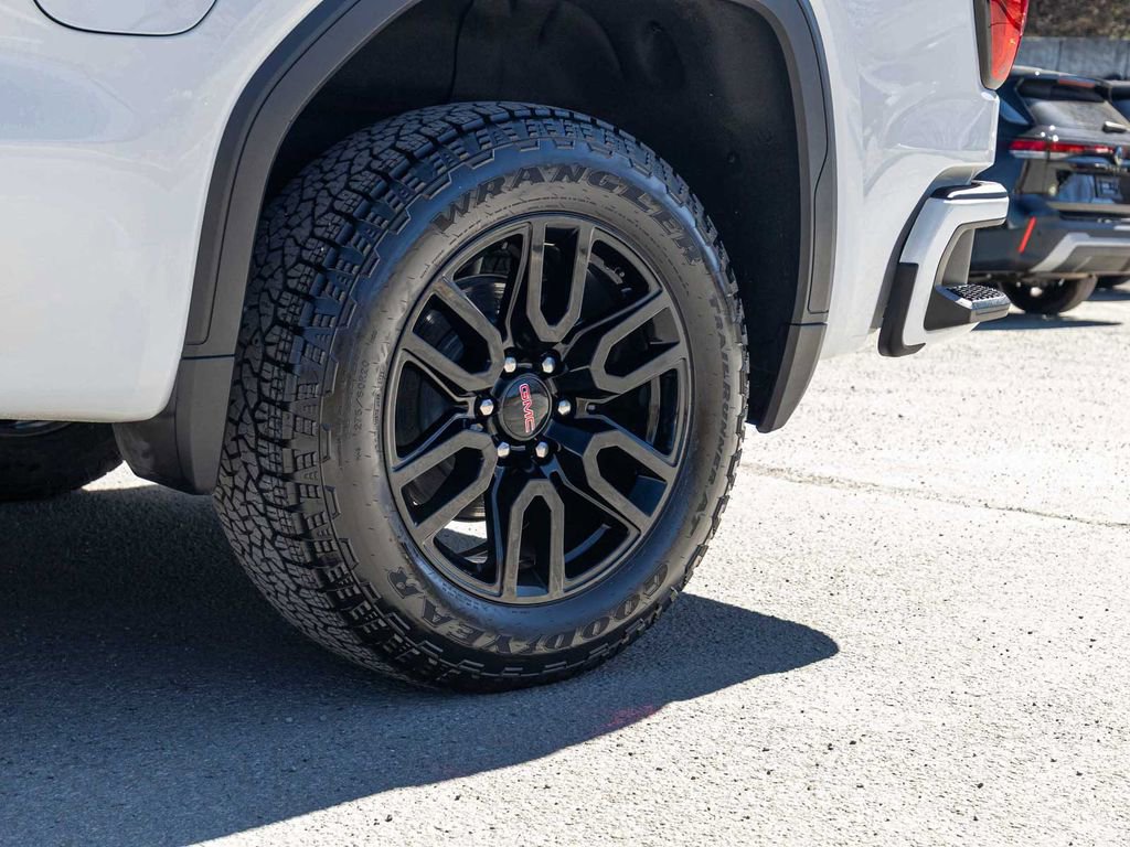 Used 2025 GMC Sierra 1500 Elevation w/ Preferred Package image 8
