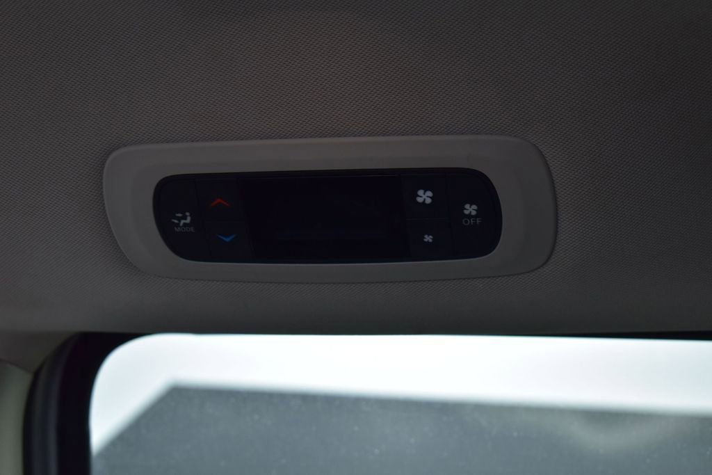 Used 2022 Chrysler Voyager LX FWD image 11