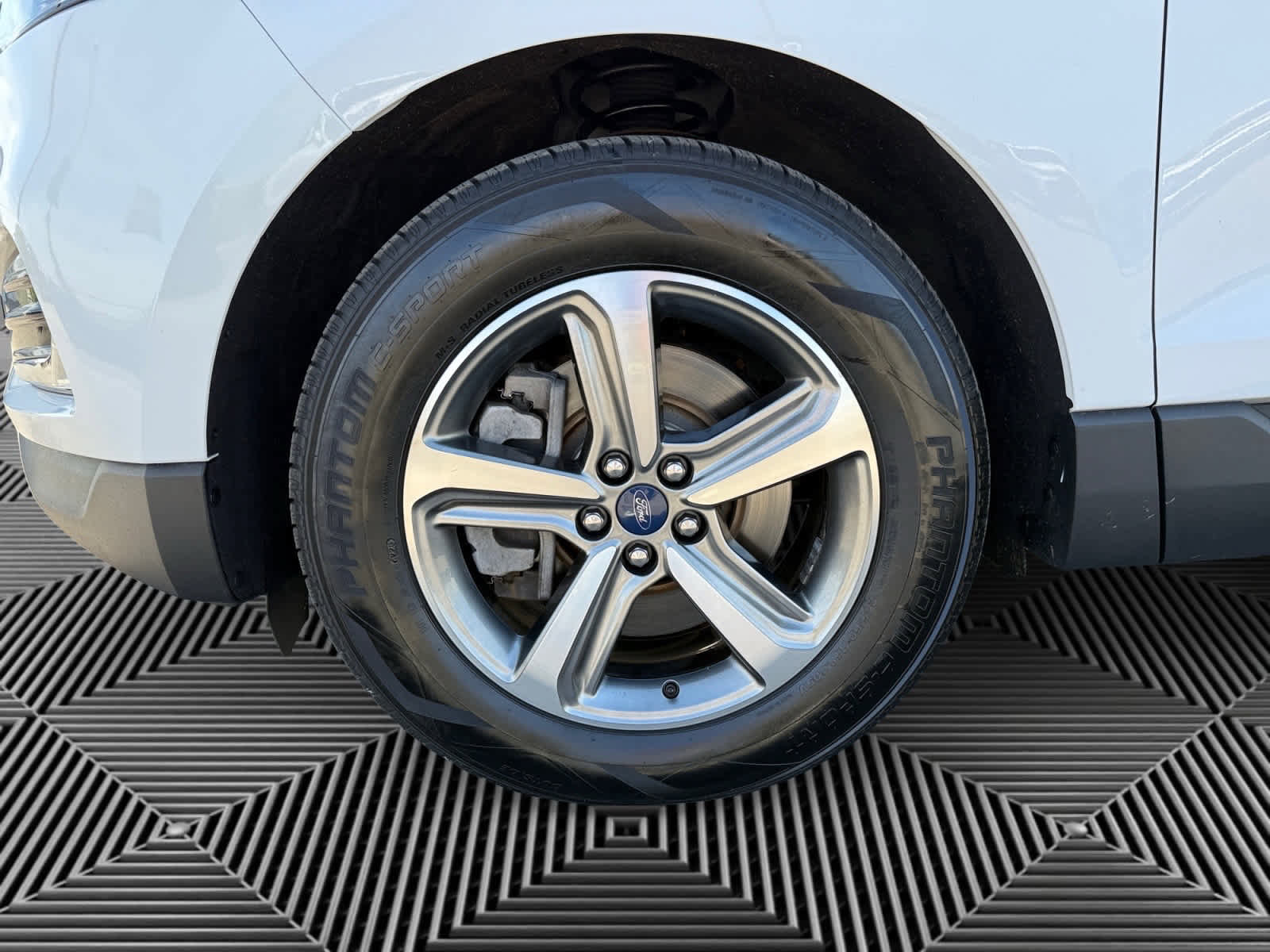 Used 2021 Ford Edge SEL w/ Convenience Package image 9