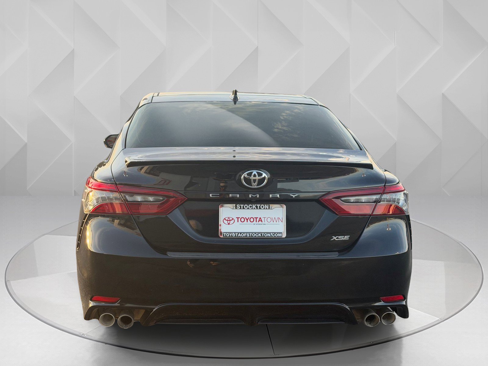 Used 2022 Toyota Camry XSE FWD image 4