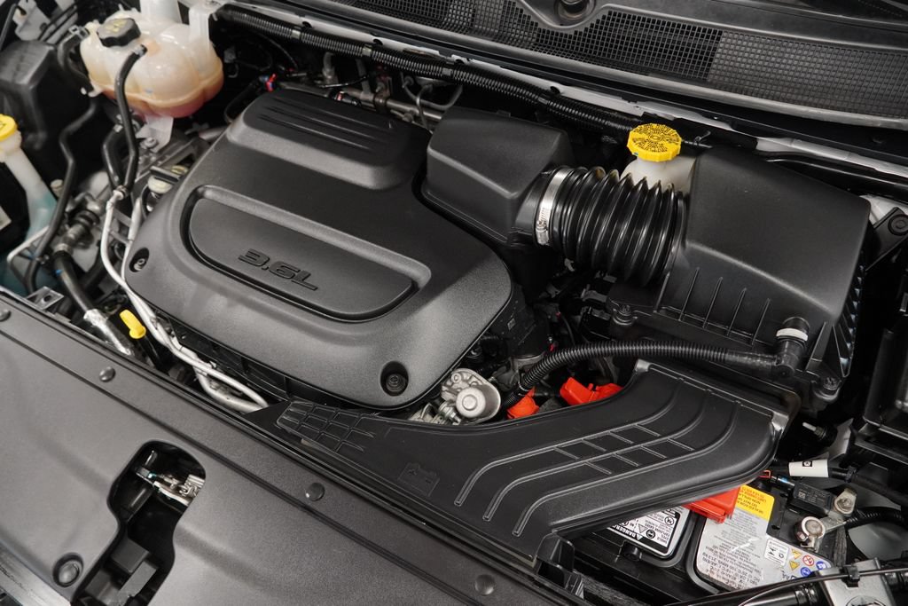 Certified 2025 Chrysler Pacifica Select AWD/4WD image 48