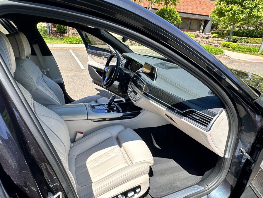 Used 2016 BMW 750i xDrive AWD/4WD image 24