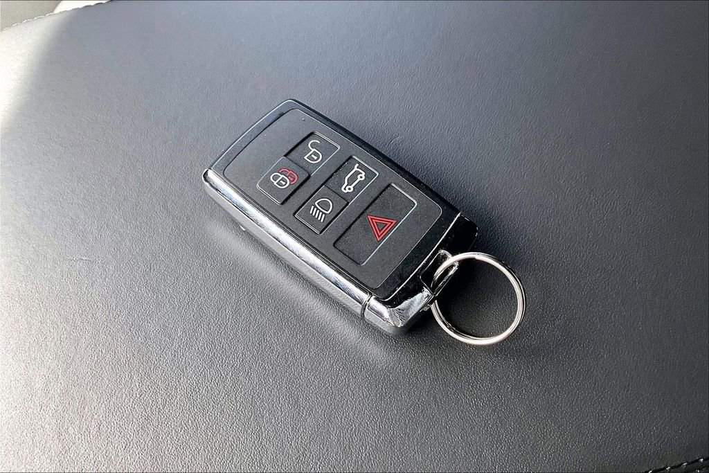 Certified 2025 Land Rover Range Rover Sport SE image 10