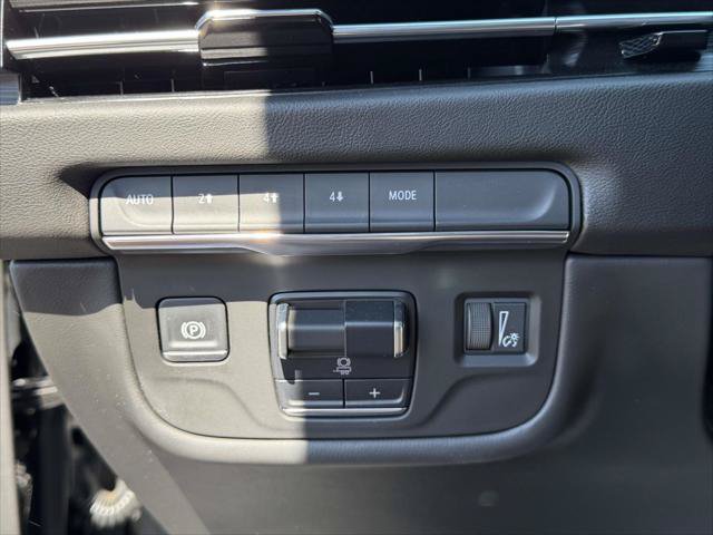 Used 2025 Cadillac Escalade ESV Sport AWD/4WD image 24