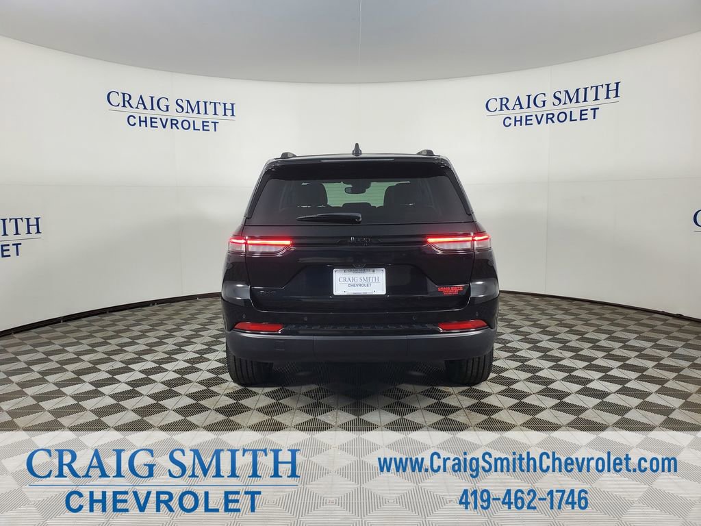 Used 2024 Jeep Grand Cherokee Altitude image 4