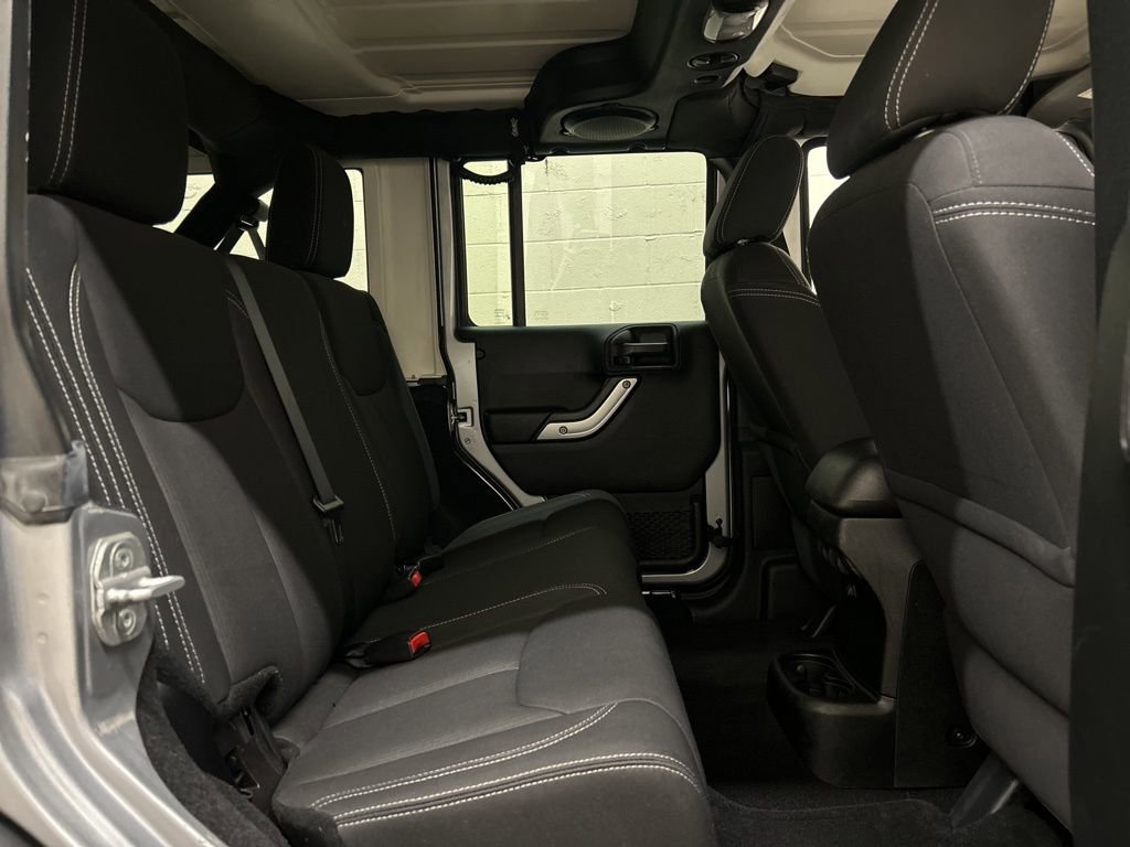 Used 2013 Jeep Wrangler Unlimited Rubicon w/ Connectivity Group AWD/4WD image 9