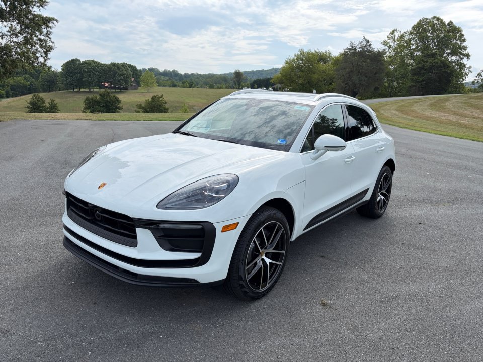 New 2026 Porsche Macan AWD/4WD image 1