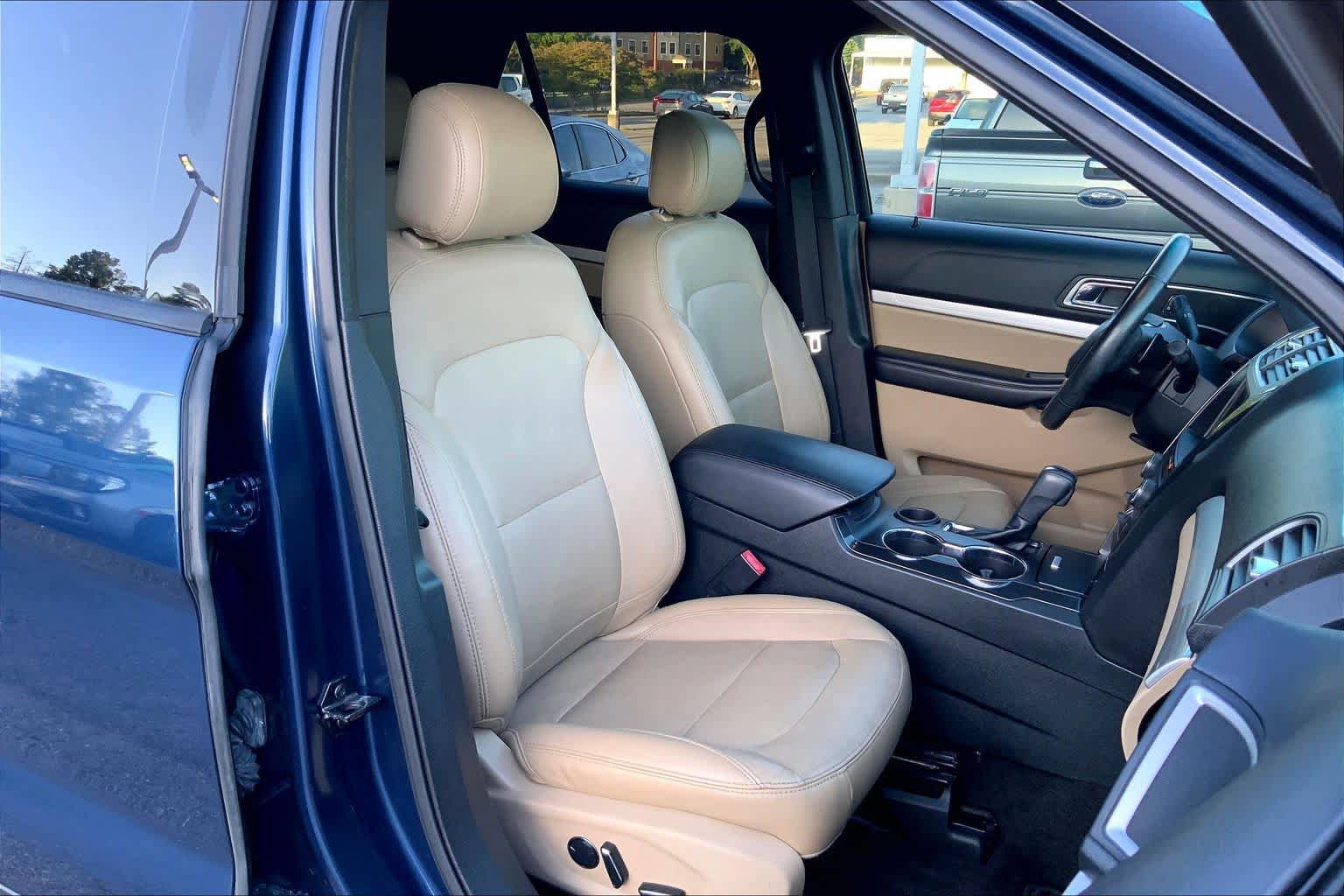 Used 2016 Ford Explorer XLT w/ Equipment Group 202A image 8