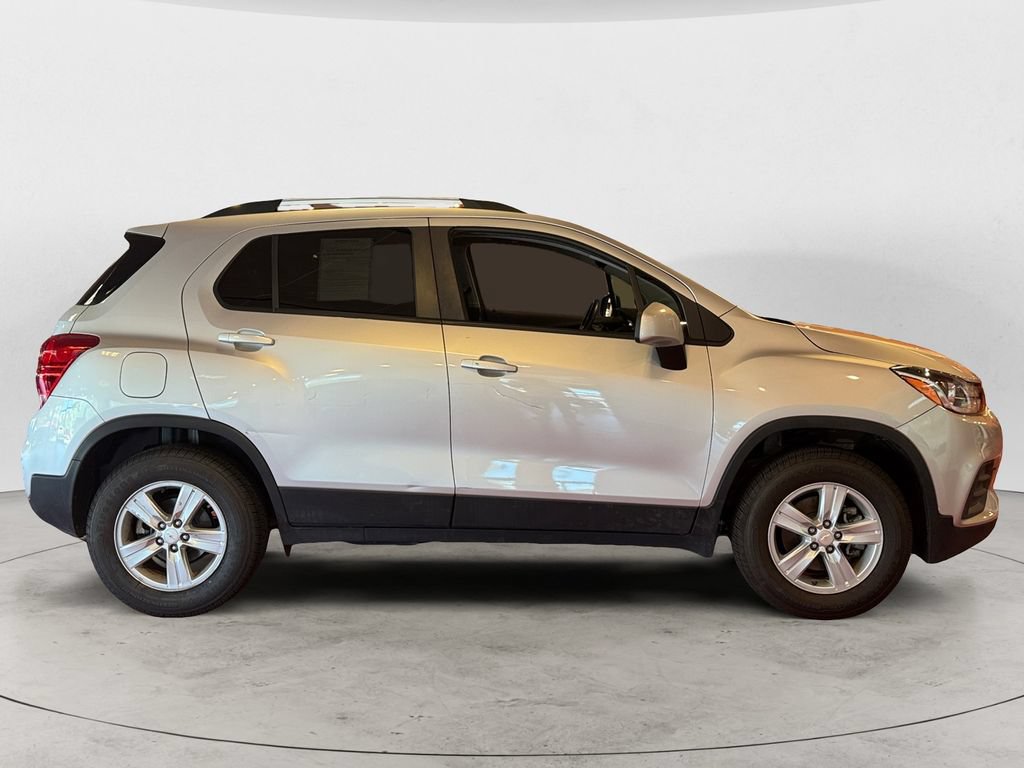 Used 2022 Chevrolet Trax LT w/ Driver Confidence Package AWD/4WD image 2