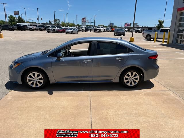 Used 2025 Toyota Corolla LE w/ Convenience Package FWD image 2