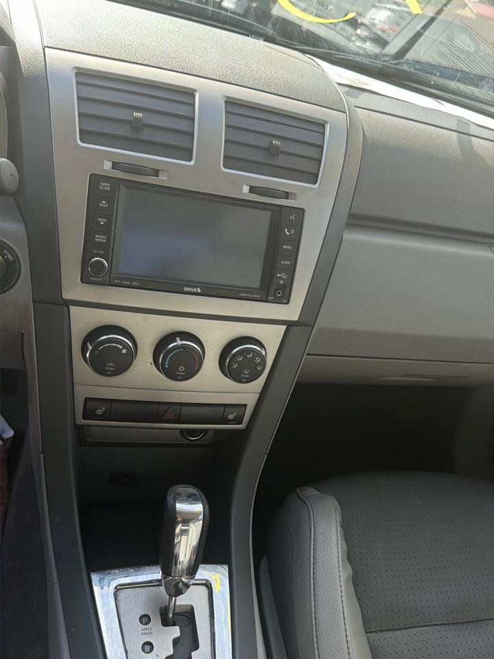 Used 2008 Dodge Avenger SXT w/ Leather Interior Group FWD image 11
